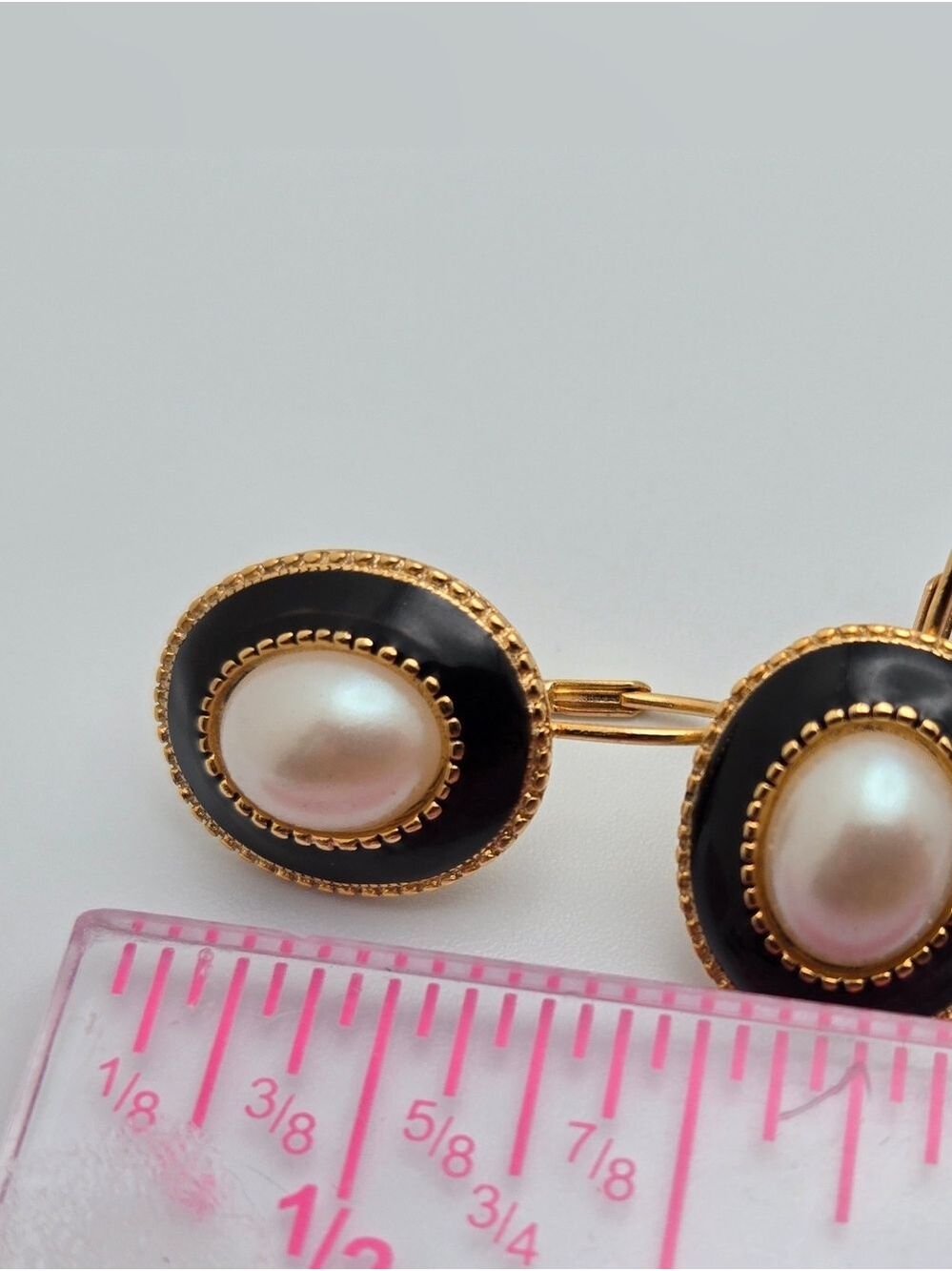 White Faux Pearl Earrings Black Enamel Gold Tone Leverback 1" Vintage Elegant - Picture 6 of 7